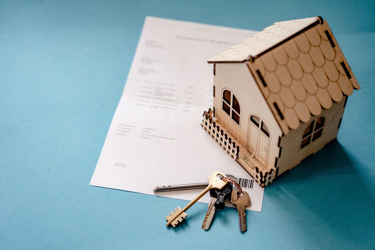 Czym się różni kredyt hipoteczny od mieszkaniowego?